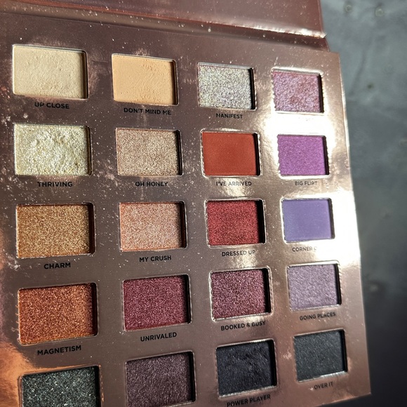 Bundle of five eyeshadow palettes. - Picture 3 of 7